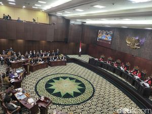 Ketua DKPP Jawab Hakim MK soal Sanksi Teguran Keras tapi Tak Diberhentikan Ketua DKPP Jawab Hakim MK soal Sanksi Teguran Keras tapi Tak Diberhentikan