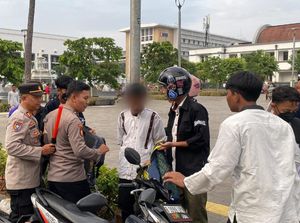 Polisi Amankan 10 Pelajar Konvoi di Jakbar, Petasan-Kembang Api Disita