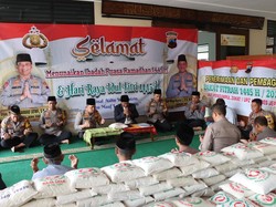 Jelang Lebaran, Polres Jepara Salurkan Ratusan Paket Zakat Fitrah