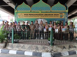 Polsek Mampang Prapatan Gandeng Pramuka Atur Lalin Mudik