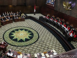 Risma dan Sri Mulyani Jelaskan Alasan Bansos Beras Tak di Bawah Kemensos