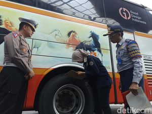 Terminal Patria Blitar Ramp Check Bus dan Tes Urine Sopir Hadapi Arus Mudik