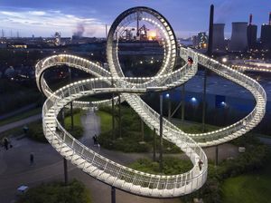 Sensasi Jalan Kaki di Jalur Roller Coaster, Berani Coba?
