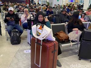 Perjuangan Mudik Susi Naik Pesawat dari Malaysia Lalu Whoosh ke Bandung