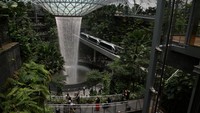 Turis Singapura Akhirnya Pulang, Penerbangan Pertama dari Dubai Tiba di Changi