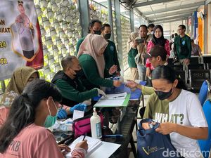 Giliran Pegawai PT KAI-Penumpang di Stasiun Mojokerto Dites Urine-Kesehatan