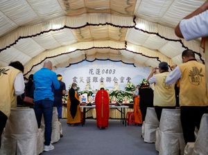 Warga Taiwan Gelar Upacara Peringatan untuk Korban Gempa Warga Taiwan Gelar Upacara Peringatan untuk Korban Gempa