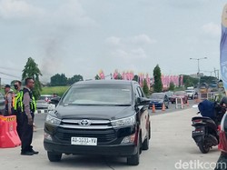 Duh! Warga Nekat Masuk Exit Tol Fungsional Solo-Jogja Bikin Repot Petugas