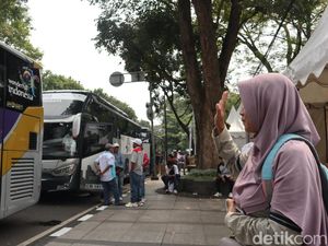Lambaian Tangan Windarti Saat Antar Anak Mudik Duluan ke Magelang