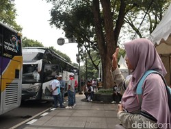 Lambaian Tangan Windarti Saat Antar Anak Mudik Duluan ke Magelang