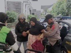 Polisi Terjang Macet Kawal Bumil yang Mau Melahirkan di Sukabumi