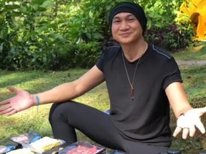 Potret Anji Manji Santai di Hutan Sambil Asyik BBQan Potret Anji Manji Santai di Hutan Sambil Asyik BBQan