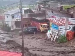 Banjir Bandang Terjang Agam, Tanah Datar Sumbar Alami Banjir Lahar