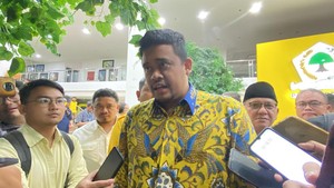 Bobby soal Berbatik Kuning Tanda Gabung Golkar: Insyaallah
