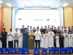 Bupati Koltim Bukber dengan Masyarakat, Beri Santunan ke Anak Yatim