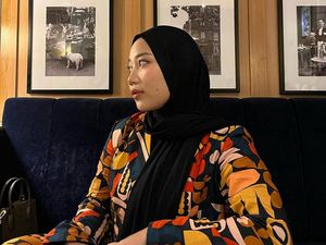 Gaya Keren Zara, Putri Ridwan Kamil Saat Ngopi di Kafe Gaya Keren Zara, Putri Ridwan Kamil Saat Ngopi di Kafe