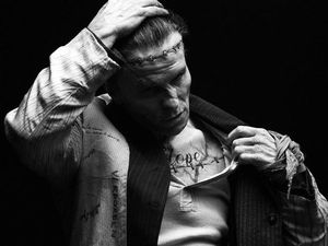 Christian Bale Rela Jalani Makeup 6 Jam Setiap Hari untuk Frankenstein