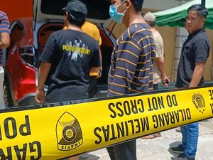 Mayat Wanita Ditemukan Dalam Mobil Honda CR-V, Polisi Turun Tangan Mayat Wanita Ditemukan Dalam Mobil Honda CR-V, Polisi Turun Tangan