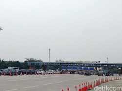 Arus Mudik di Gerbang Tol Cikatama Lancar Jelang Siang Ini