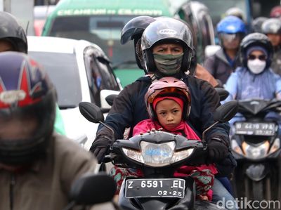 Potret Pemudik Bermotor Mudik ke Arah Timur Bandung
