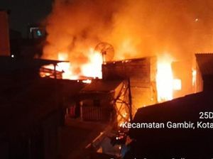 Kebakaran di Gambir Jakpus Hanguskan 30 Rumah, Dipicu Korsleting Kipas