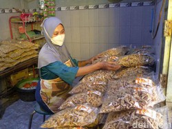 Gurih Kriuk Keripik Jamur di Tulungagung Banjir Pesanan Jelang Lebaran