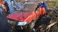 Kondisi Mobil dan Motor yang Jadi Korban Lahar Dingin Marapi