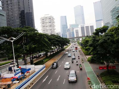 Libur Lebaran, Lalu Lintas Jalan Sudirman Ramai Lancar