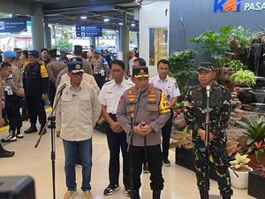 Menhub, Kapolri hingga Panglima TNI Tinjau Arus Mudik di Stasiun Senen