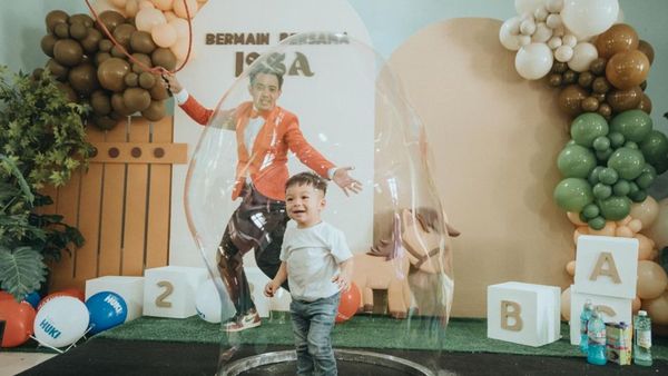 8 Foto Nikita Willy Gelar Perayaan Ultah Baby Issa di Panti Asuhan