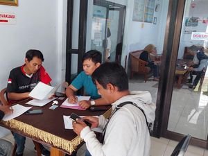 Pedagang Asongan Diizinkan Berjualan di Alun-alun Kebumen Selama Lebaran Pedagang Asongan Diizinkan Berjualan di Alun-alun Kebumen Selama Lebaran