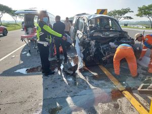 Korban Kecelakaan Pemudik di Tol Ngawi Bertambah, Total Korban Tewas 2 Orang Korban Kecelakaan Pemudik di Tol Ngawi Bertambah, Total Korban Tewas 2 Orang