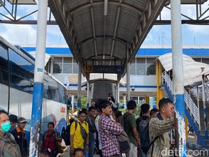 Pemudik Padati Terminal Purabaya Akhir Pekan Jelang Lebaran
