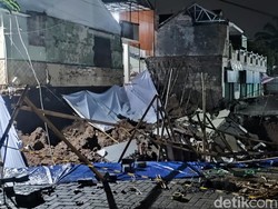 Penampakan Dapur Roboh Imbas Tanah Ambles di Permata Puri Semarang