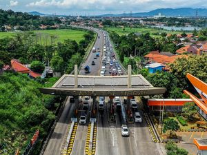 Volume Kendaraan Menuju Merak Meningkat 5%, Antrean Mengular hingga 2 Km