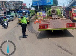 Polisi Urai Kemacetan di Jalinsum Banyuasin, Truk Besar Dikandangkan