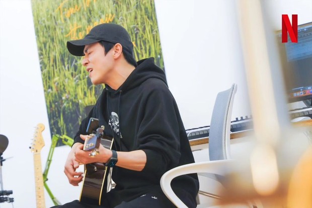 Potret Jo Jung Suk dalam program Netflix 'A-List to Playlist'/ Foto: instagram.com/netflixkr Potret Jo Jung Suk dalam program Netflix 'A-List to Playlist'