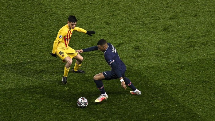 PARIS, FRANCE - MARCH 10: Kylian Mbappe of PSG in action during the UEFA Champions League Round of 16 second-leg match between Paris Saint Germain (PSG) and FC Barcelona at the Princes Park in Paris, France on 10 March, 2021. (Photo by julien mattia/Anadolu Agency via Getty Images)