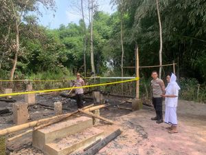 Kesal Ditegur Ustaz karena Merokok Siang Hari, Remaja Sumedang Bakar Ponpes Kesal Ditegur Ustaz karena Merokok Siang Hari, Remaja Sumedang Bakar Ponpes