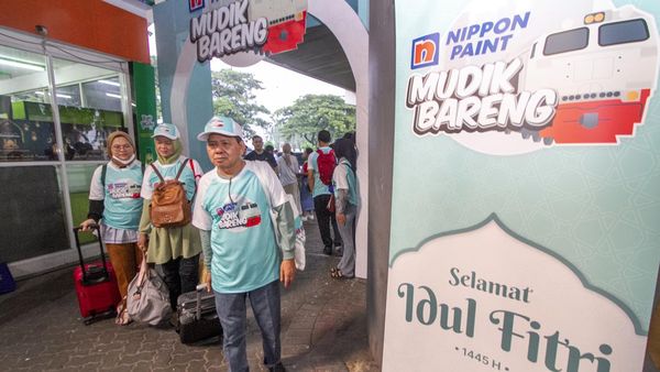 Ribuan Mitra Tukang-Mandor Mudik Gratis Naik Kereta Api Eksekutif