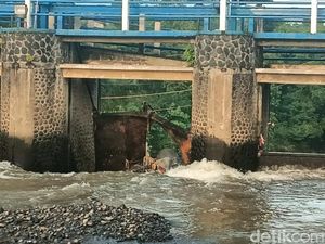 Debit Air Tak Terbaca Buntut Jebolnya Pintu Penguras Bendung Katulampa Debit Air Tak Terbaca Buntut Jebolnya Pintu Penguras Bendung Katulampa