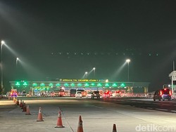 Pukul 20.00 WIB, Arus Mudik di GT Cikatama Masih Ramai Lancar