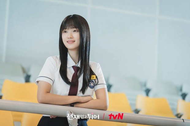 Still Cut Kim Hye Yoon di Drama Lovely Runner / Foto : x.com/CJnDrama