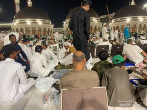 Kisah Pesta Kebun di Atap Masjidil Haram Kisah Pesta Kebun di Atap Masjidil Haram