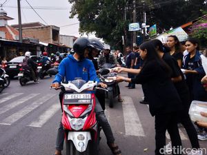Pesan Toleransi dari Kota Cimahi Lewat Sebungkus Takjil Pesan Toleransi dari Kota Cimahi Lewat Sebungkus Takjil