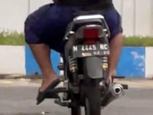 Buntut Panjang Kasus Jukir Viral Tantang Carok Suami di Depan Istri Hamil Buntut Panjang Kasus Jukir Viral Tantang Carok Suami di Depan Istri Hamil
