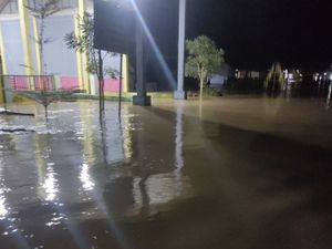 Banjir Rendam 8 Desa di Gorontalo Utara, Rumah Warga Hanyut Banjir Rendam 8 Desa di Gorontalo Utara, Rumah Warga Hanyut