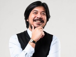 Video: Manggung Bareng Bilal Indrajaya, Sore Ze Band Teringat Ade Paloh