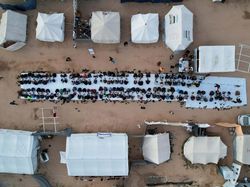 Foto Udara Pengungsi Palestina Berbuka Puasa