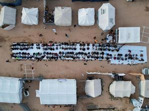 Foto Udara Pengungsi Palestina Berbuka Puasa